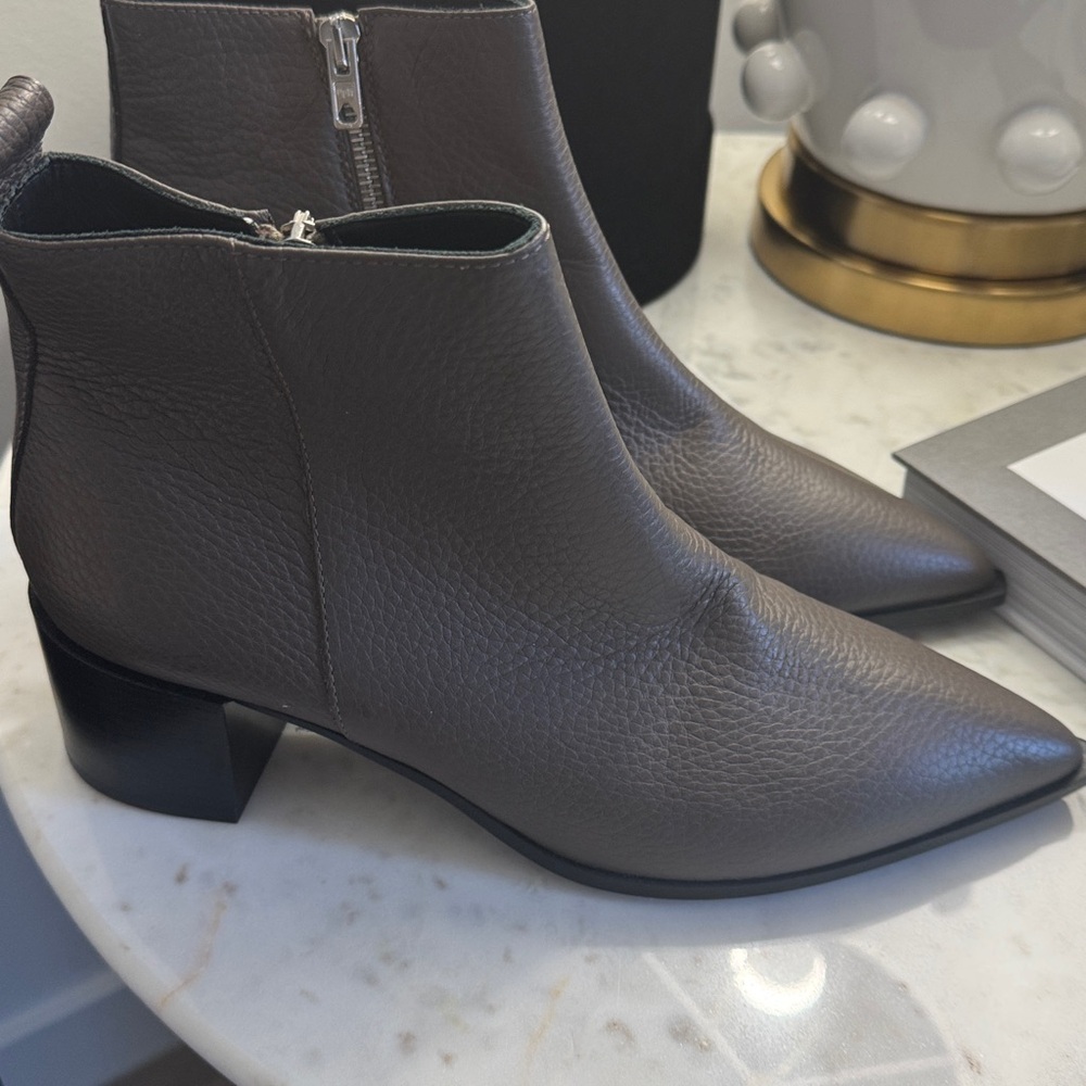 Everlane women's boots.